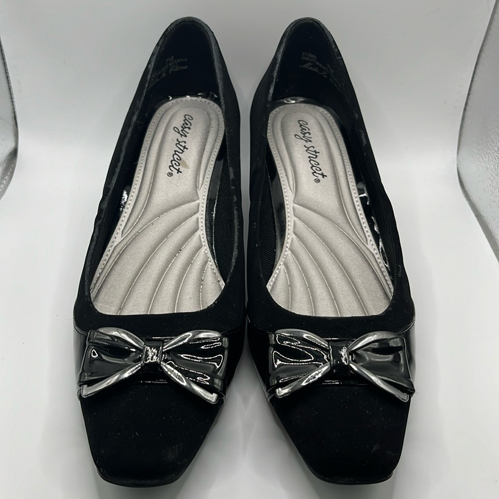 Easy street bow mini heels: size 7 black, in good condition
